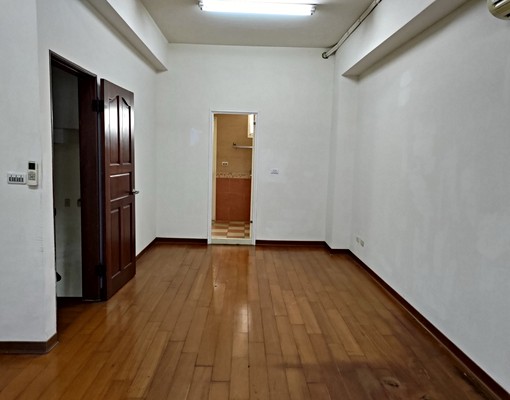 南開科大旁整棟出租草屯市區通勤方便 - Image 3
