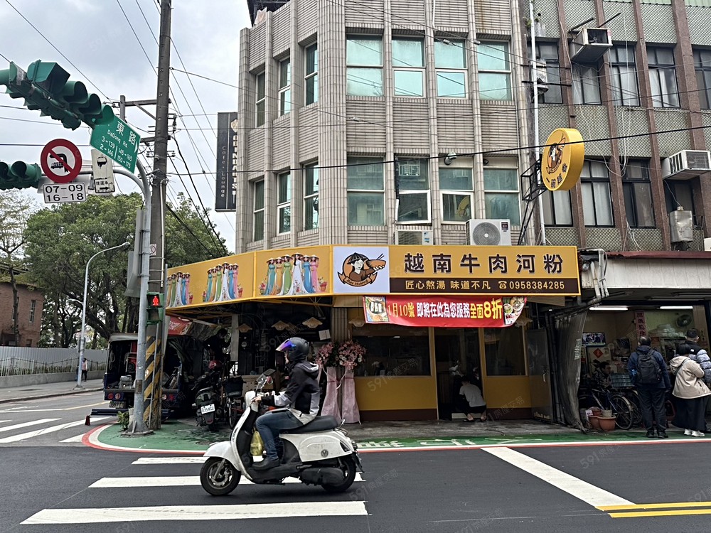 靠捷運那側