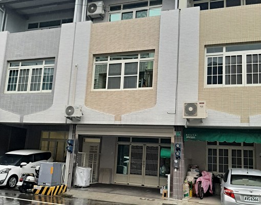 新營區民族路2樓2房1衛出租(包水包電)可租補 - Image 1