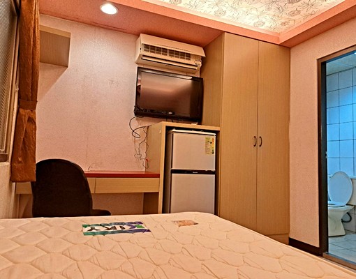 學府路公㝢4樓獨立套房5坪,免仲介費、可租補哦~~~ - Image 1