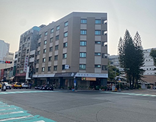 科博館金典酒店旁/精美裝潢電梯沙發雙人床/含網可談租補 - Image 16