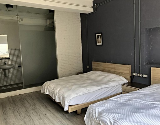 👍老屋改建‧短租套房「一卡皮箱即可入住」👍|老宅輕工業風 - Image 3