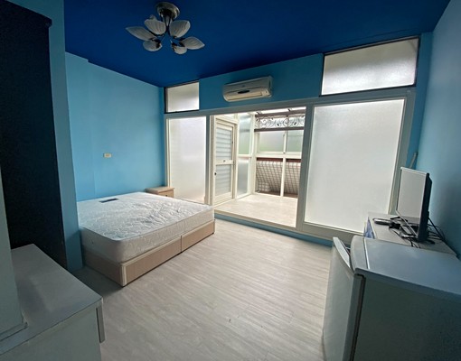 東區_鬧中取靜寵物套房+陽台 - Image 1