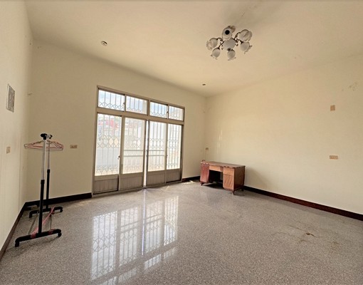 超值!雙車位2廳5房5衛1庭院,採光優 - Image 11