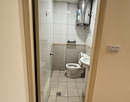 市區寧靜2樓大窗戶套房 - Image 4