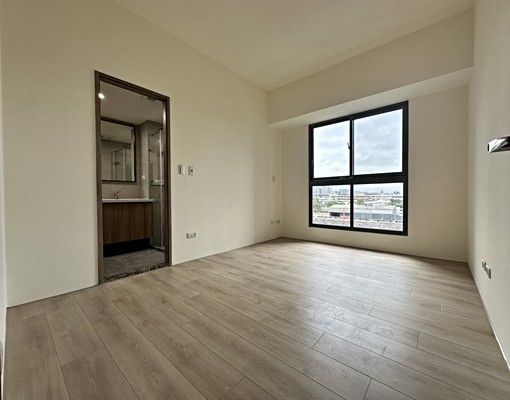 全新未住國一、國四、74號環中路旁勝利商圈慈濟朝南三房平車 - Image 1