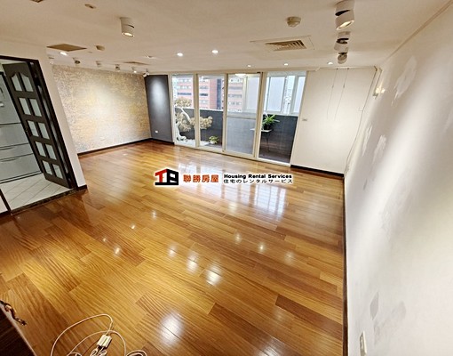 4+1書房●捷運忠孝敦化●正統樓中樓●屋內大空間●絕佳地點 - Image 2
