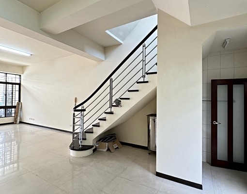 烏日高鐵特區透天4樓含車位住辦皆可 - Image 5