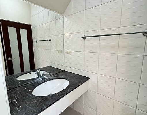 烏日高鐵特區透天4樓含車位住辦皆可 - Image 6