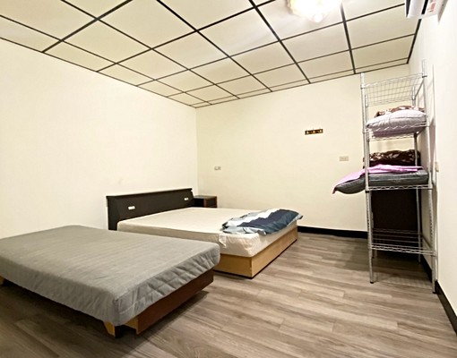 瑞芳市中心美食街旁三樓~請指名住商鍾文清 - Image 2