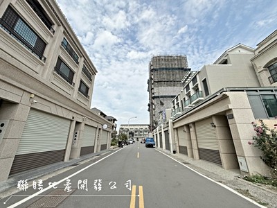 🔥伸港輕屋齡車庫公園美宅🔥小泓