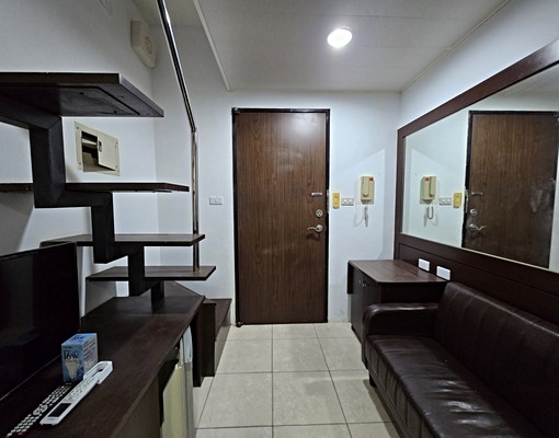 鼎山家樂福採光小套房近高醫近建工 - Image 1
