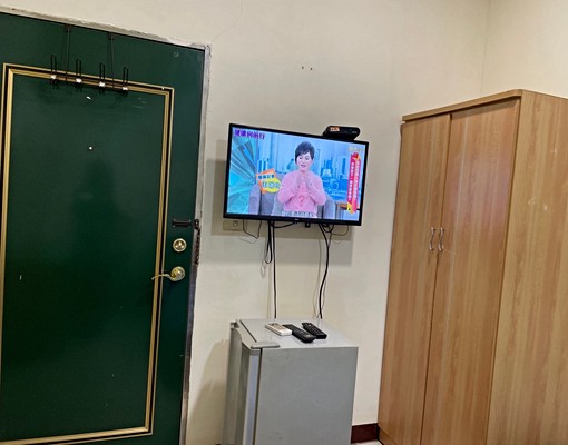 近體育場，高速公路電梯套房 - Image 1