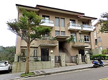 青山路青山鎮二期四季區邊間..