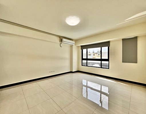 豐原大道內活巷/前院停車/雙套房/可工作室或住家/極新美透天 - Image 4