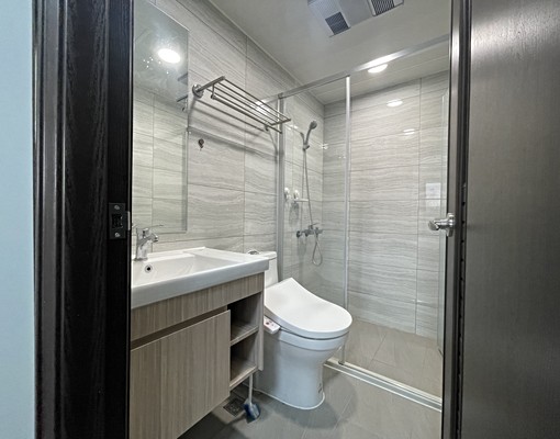 屋主自租兩房兩衛,東光陽明全新大樓,可租補可入籍 - Image 5