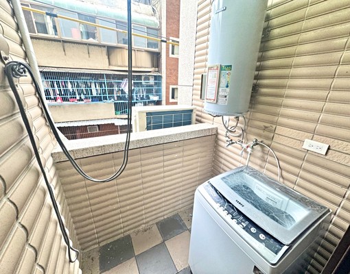 全新電梯陽台套房/代收垃圾/獨立洗衣機 - Image 6