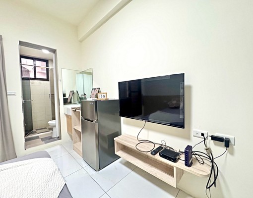 全新電梯陽台套房/代收垃圾/獨立洗衣機 - Image 11