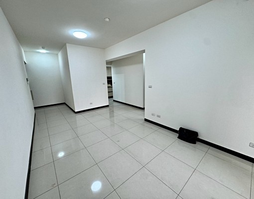 全新大樓!三房雙衛!含汽.機車位! - Image 3