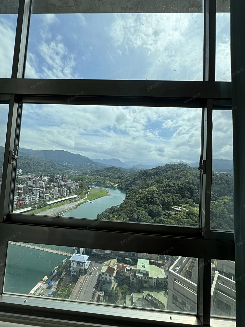 主臥窗景