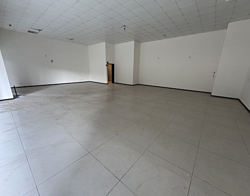 長虹天擎最大間最便宜出租的超棒店面洽吳原誌 - Image 3