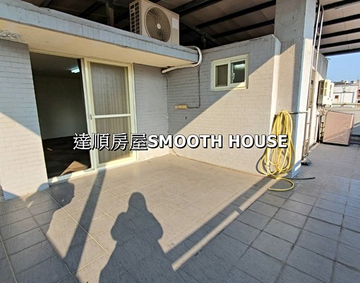 士東市場旁稀有大露台2房|電梯RC頂加|租金已含水瓦斯管理費 - Image 1