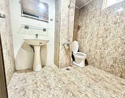 全新完工｜低樓層陽光套房｜流理台｜獨洗｜飲水機｜沙發 - Image 10