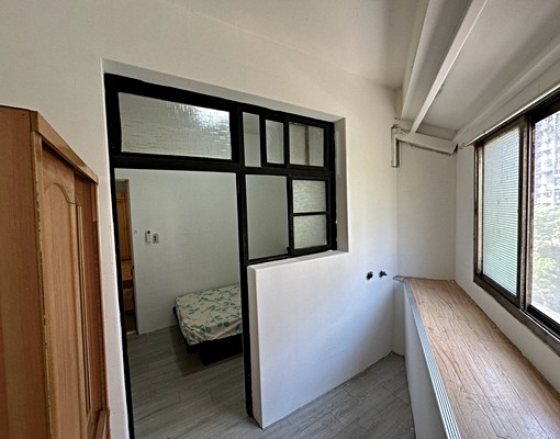 和平街雅房C、家具全 - Image 1