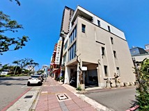 中正一路大地坪邊間。商五透..