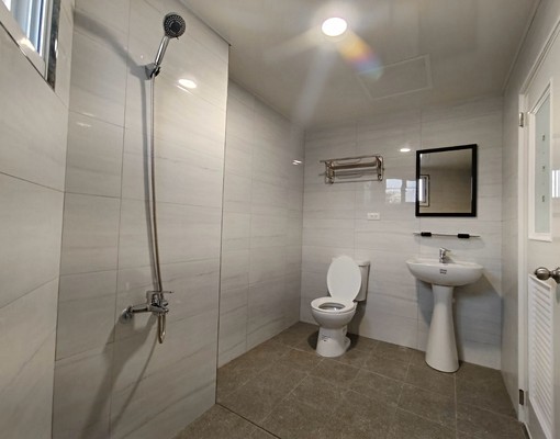 楠梓右昌可租補★女子宿舍☆全新13坪大室內套房!獨立洗衣機! - Image 9