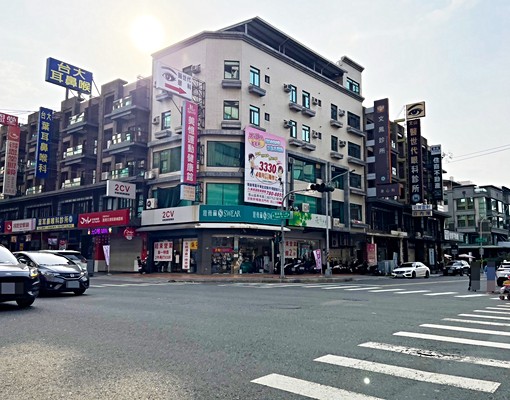 正青年路三角窗店面 - Image 1