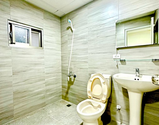 郭哲源⭐全新裝潢未住⭐民生街三樓套房⭐浴廁開窗 - Image 5