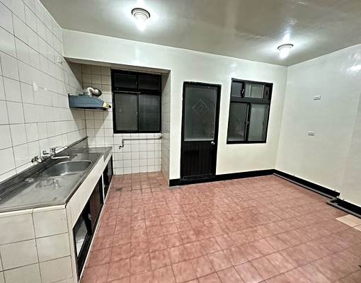 採光房靠近三重捷運站,有前後獨立陽台,全新裝潢三房二廳 - Image 5