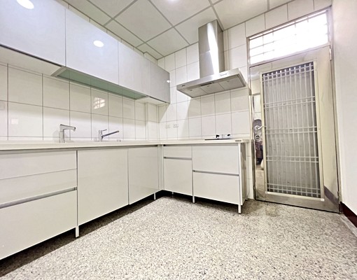 仁愛醫院旁|精緻套房魔術大空間|有獨立大後院可租補 - Image 6