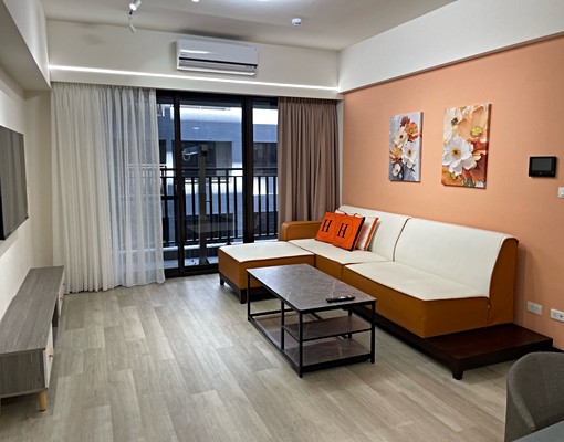 台中港新市鎮[漂亮時尚3房+車位]含電動樁傢俱全~可租補 - Image 1