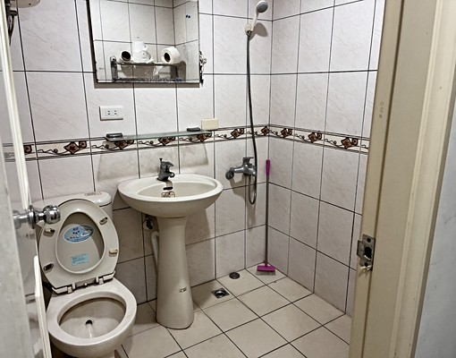 慈文路VS中正路*全聯超市旁*套房 - Image 3