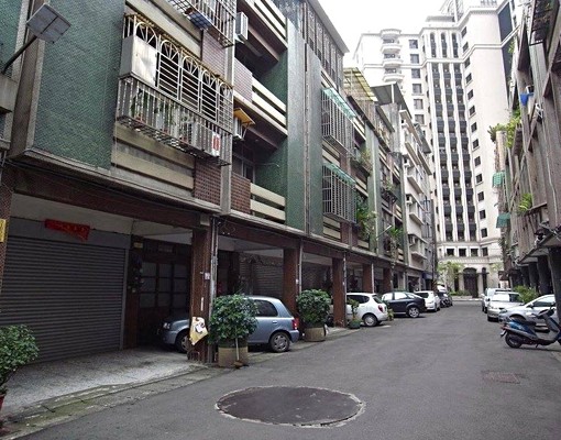市區火車站旁2樓陽台套房/三分鐘到火車站/附近有付費停車場 - Image 7