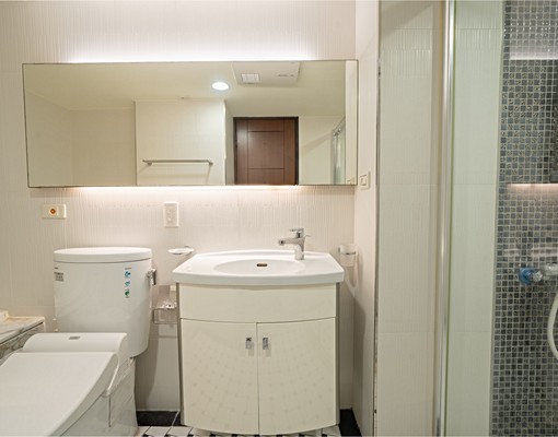 左營漢神巨蛋,一卡皮箱入住,嶄新裝潢家具家電可租補~屋主自租 - Image 10