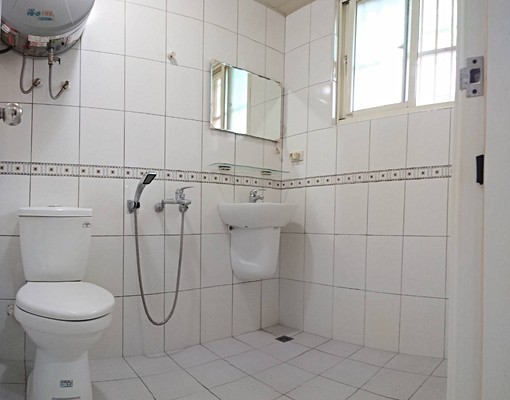 明亮舒適務實大套房,家具家電齊全,一只皮箱可入住 - Image 5