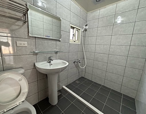 租~清水中山路全聯旁全新整理美透天 - Image 7