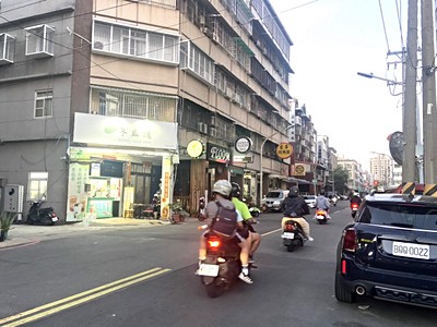 德民/右昌/商圈/黃金1+2店住