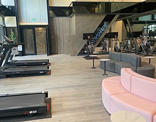 台中港特區近百坪全新大樓,一卡皮箱入住大八房附二平車 - Image 7