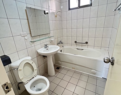 清水圖書館3房華廈平面車位 - Image 7