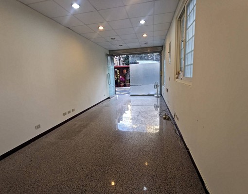 近地下街『Y21』出口重慶北商圈俗店面 - Image 5