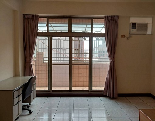 豐樂公園附近優質雅房出租(近中山醫大、秀泰文心廣場) - Image 1