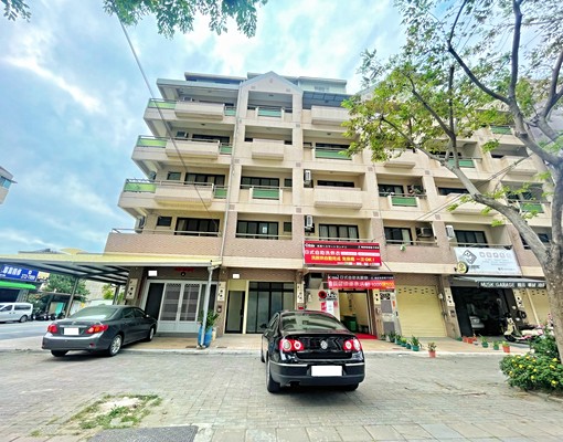 【八卦寮夜市】旁人潮洶湧醒目黃金店面 - Image 1