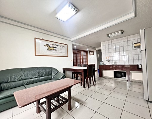 [[出租]]竹南自由街大坪數2房公寓出租-有電梯 - Image 1