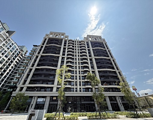 文山特區聯上WE面公園傢俱電全大二房平車景觀宅 - Image 1