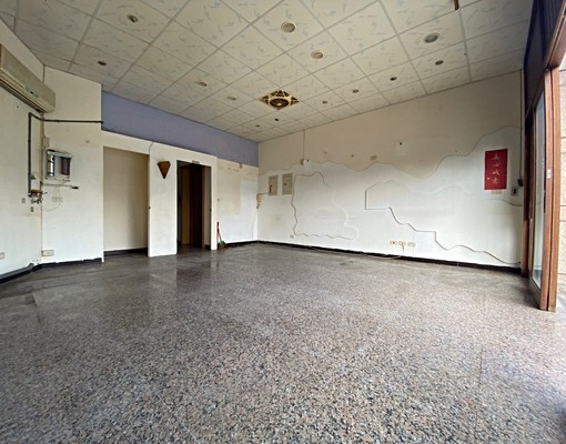 對街國華捷運站※人潮即是錢潮※透天金店面商店林立 - Image 4