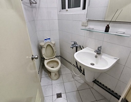 可租補,高科大電梯套房,有陽台,免追垃圾車 - Image 4